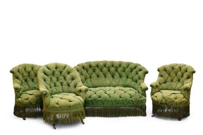 null Mobilier de salon en tissu capitonné vert, composé d'un canapé et de trois fauteuils...