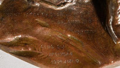 Hans MULLER (1873 - 1937) 
Chasseur aux guêtres rechargeant son fusil juxtaposé.
Bronze...
