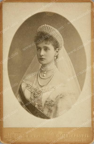 null ALEXANDRA FÉODOROVNA, impératrice de Russie (1864-1918)
Portrait photographique...