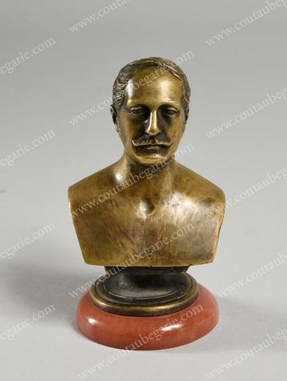 null NICOLAS Ier, empereur de Russie (1796-1855)
Petit buste en bronze à patine brune...