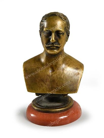null NICOLAS Ier, empereur de Russie (1796-1855)
Petit buste en bronze à patine brune...