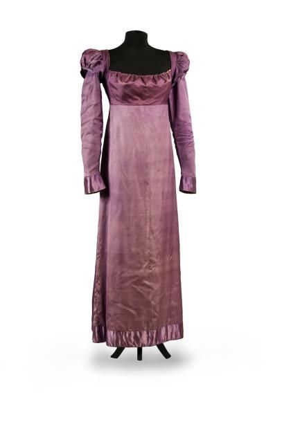 null Robe habillée, vers 1815, robe taille haute à décolleté coulissé en sergé de...