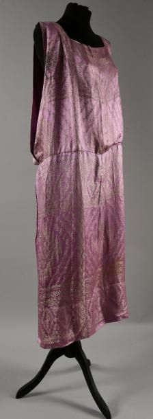 null Robe du soir, vers 1920-1925, robe droite sans manches, légèrement blousante...