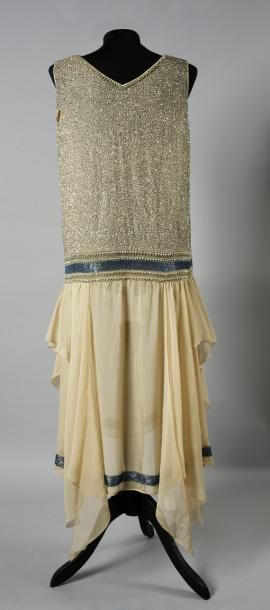 null Robe du soir, haute couture, vers 1925, robe sans manches, décolletée en V,...