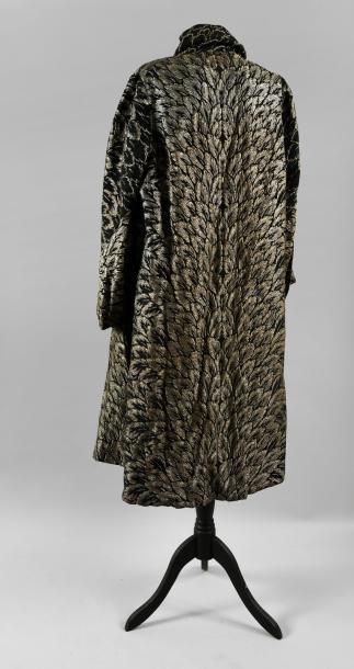 null Manteau du soir, vers 1930, crêpe noir lamé argent à décor d'un fouillis de...