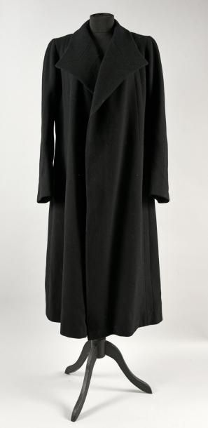 null Elégant manteau, haute couture, vers 1935, en crêpe de laine noir nervuré de...
