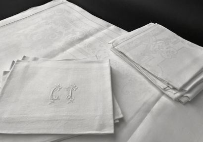 null Service de table, nappe et onze serviettes, début du XXème siècle.
Service en...