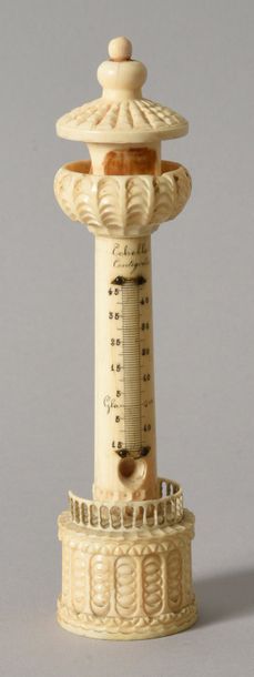  Thermomètre en ivoire tourné figurant un phare. Dieppe XIXe siècle. (Accidents,...
