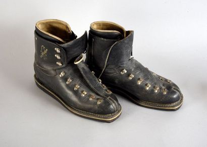 null Hallyday, Johnny 1967.
Paire de chaussure de ski de randonnée utilisée par Johnny...