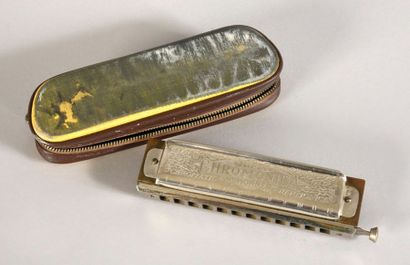 null Alamo, Frank 1960.
Un harmonica de la marque Hohner Chromonica 12 trous C Do.
Longueur:...