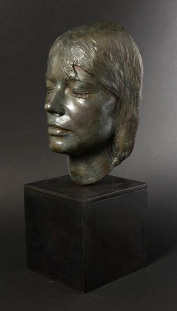 null Hardy, Françoise 1963.
Bronze à patine brune du visage de Françoise Hardy.
Oeuvre...