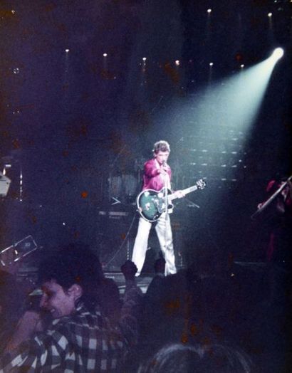 null Johnny Hallyday 1984
Un morceau de manche de guitare Ibanez labellisé Johnny...