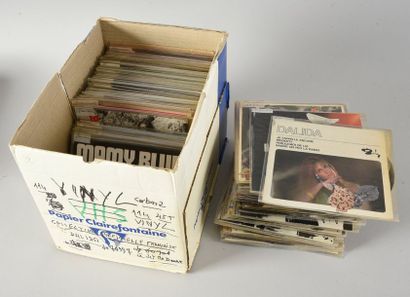null DALIDA
Une collection complète de 17 disques (25 et 33 tours) publiés à l'étranger...