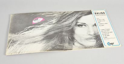 null Dalida
Album 33T Dalida à l'Olympia 1967 dédicacé.
Très bon état.
On joint l'affiche...
