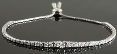 null Bracelet ligne articulé en or blanc 750 millièmes, composés de diamants, le...