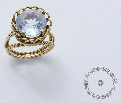 null Bague fils en or 750 millièmes torsadé ornée d'une aigue-marine ronde facettée...