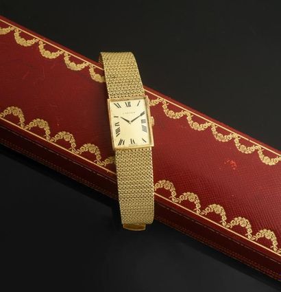 CARTIER Montre bracelet en or 750 millièmes, cadran rectangulaire doré avec index...