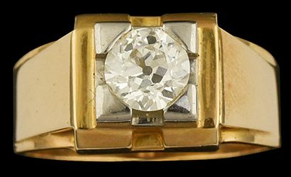 null Bague chevalière en or 750 et platine 850 millièmes ornée d'un diamant taille...