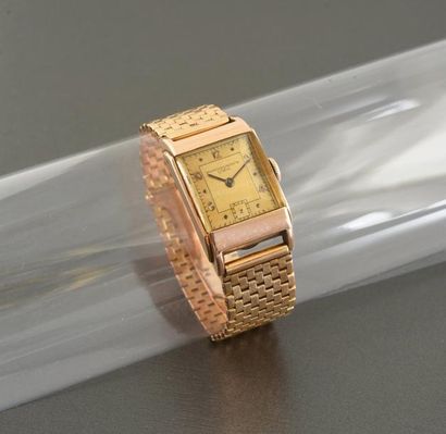 VACHERON & CONSTANTIN Montre bracelet d'homme en or rose 750 millièmes, boite rectangulaire...