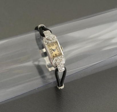 BAUME & MERCIER Montre bracelet en platine 850 et or 750 millièmes, cadran argenté...