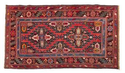 null Beau KARABAGH (Caucase-Arménie), fin du 19e siècle

Riche décor chatoyant pour...