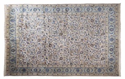 null Important KACHAN (Perse), milieu du 20e siècle

Fond ivoire à décor d'élégantes...