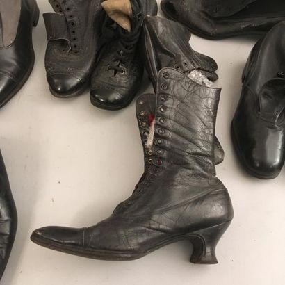 null Réunion de paires de chaussures, début du XXe siècle, bottines montantes lacées...