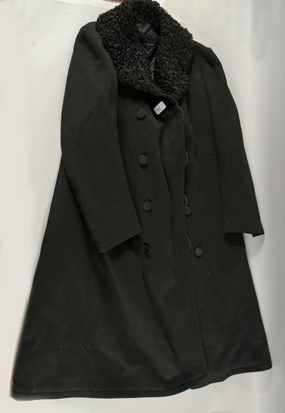 null Élégant manteau d'homme, vers 1900, drap de laine noir, col châle garni d'astrakan;...