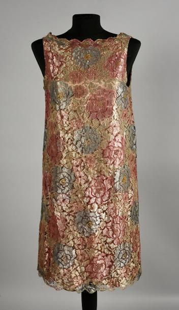 null Partie de la garde-robe d'une élégante, 1925-1935 environ, bas de robe, blouse...