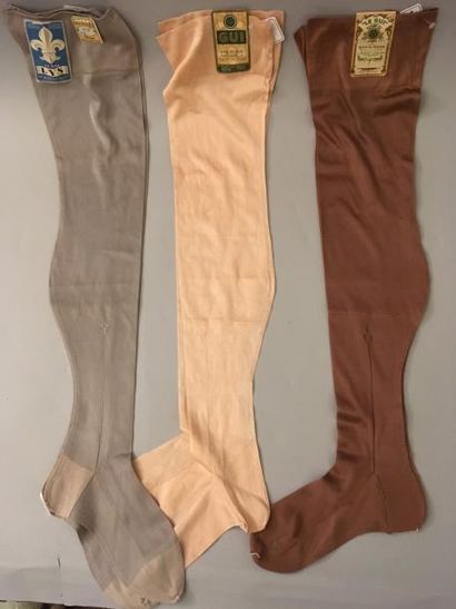 null Trois paires de bas en jersey de soie ajouré, vers 1900-1910, coloris chair,...