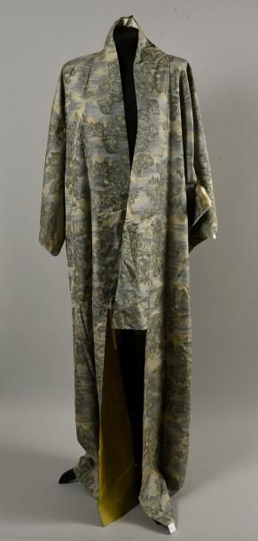 null Réunion de kimonos, seconde moitié du XXe siècle, 4 pour homme, femme et enfants...