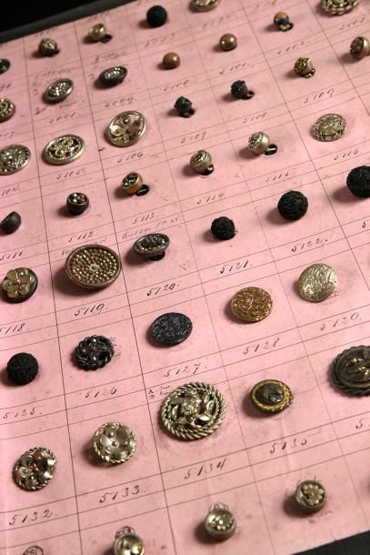 null Album de présentation de boutons, fin du XIXe siècle, boutons passementerie,...