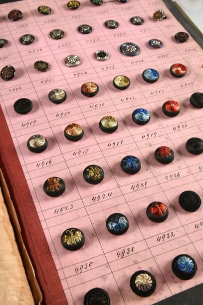 null Album de présentation de boutons, fin du XIXe siècle, boutons passementerie,...