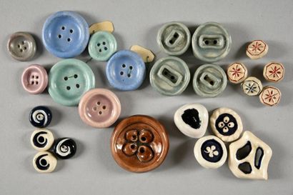 null Réunion de boutons en céramique, 1930-1940 environ, surtout gros boutons en...