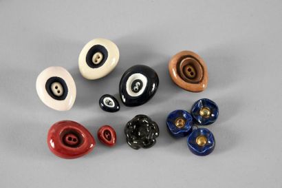 null Réunion de boutons, 1930-1940, boutons en céramique peinte dont certains de...