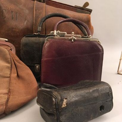 null Réunion de sacs et bagages, début du XXe siècle, principalement sac de voyage...