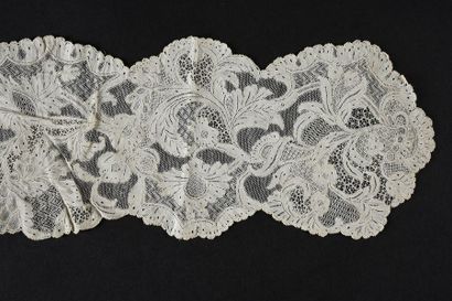 null Paire de barbes, Point de Venise à réseau, aiguille, vers 1730-40.
En rare dentelle...