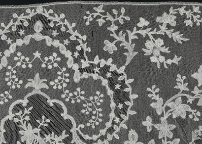 null Large volant pour la robe, Bruxelles, fuseaux, vers 1750-60.
A décor cloisonné...