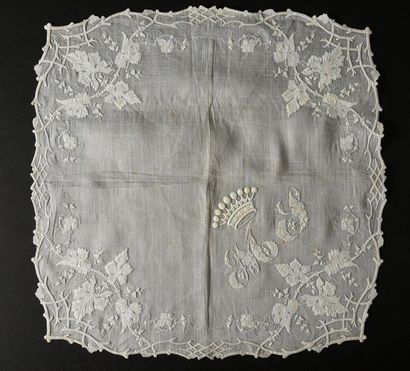 null Somptueux mouchoir brodé, 2nde moitié du XIXe siècle.
Mouchoir en fil de main...