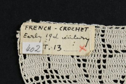 null Trois dentelles, crochet, collection Margaret Simeon, XIXe siècle.
En coton...
