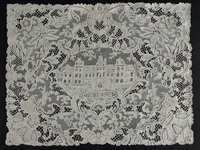null "Château de Fontainebleau", aiguille, début du XXe siècle.
Panneau en dentelle...