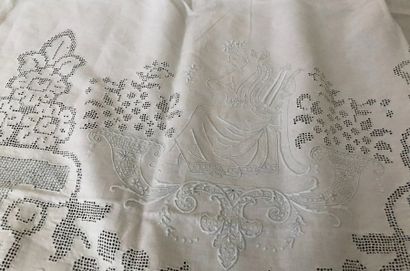 null Somptueuse nappe de banquet et douze serviettes, vers 1930.
En fine toile de...