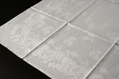 null Vingt-trois grandes serviettes chiffrées, 2nde moitié du XIXème siècle.
Suites...