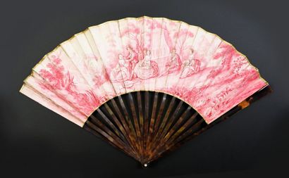 null La vie en rose, vers 1760
Eventail plié, feuille en papier, peinte en camaïeu...