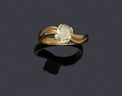 null Bague en or 750 millièmes, ornée d'un diamant jaune taille coussin en serti...