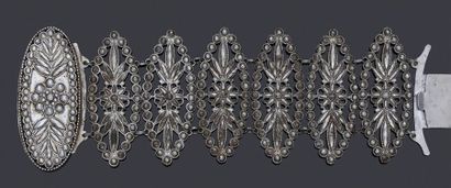 null Important bracelet articulé en acier, composé de 6 motifs de marquises d'acier...