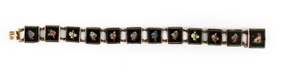null Bracelet articulé composé de douze plaques d’onyx des motifs de papillons, fleurs...