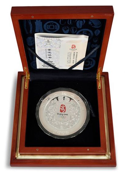 null Médaille commémorative des Jeux Olympiques de Pekin 2008 de 300 yuan. En argent...