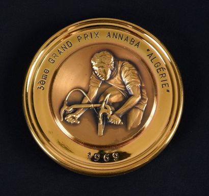 null Médaille de participant du Grand Prix Annaba 1969 en Algérie. Pour la 3ème édition,...