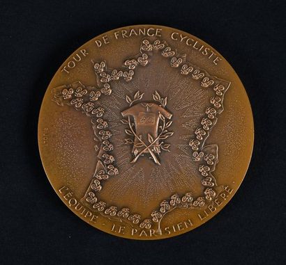 null Médaille du Tour de France attribuée à Jacques Marchand (1921-2017). Journaliste...
